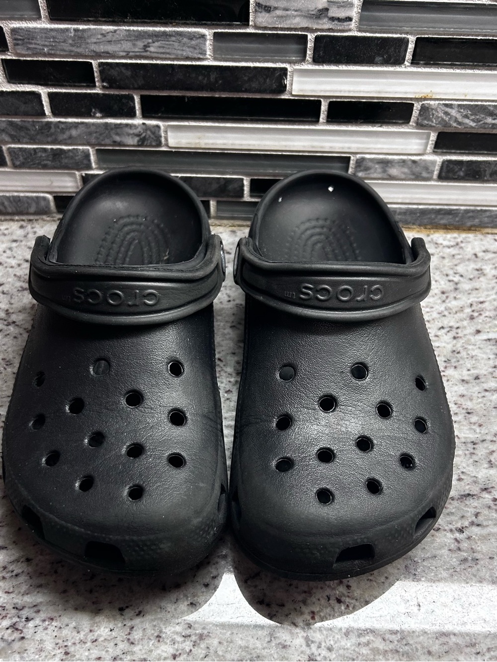 CROCS womens Classic Clog in Black size 6 - Picture 2 of 8